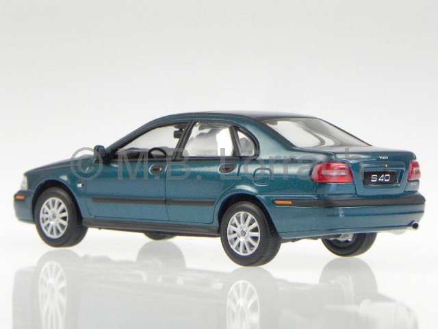 Volvo_S40_gruen_Minichamps_43_hl.jpg