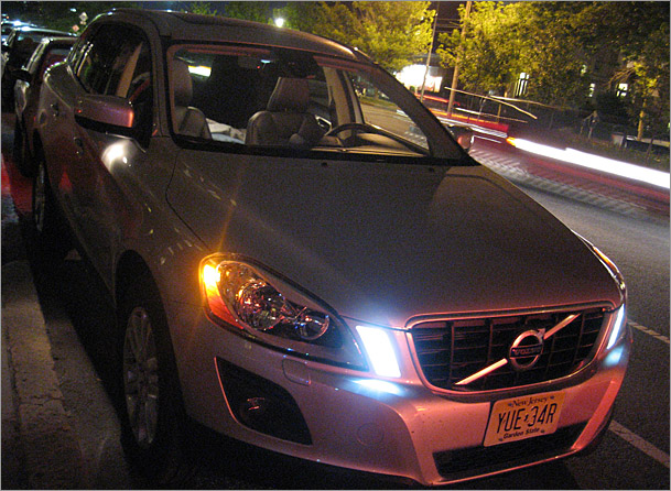 2010-Volvo-XC60-front.jpg